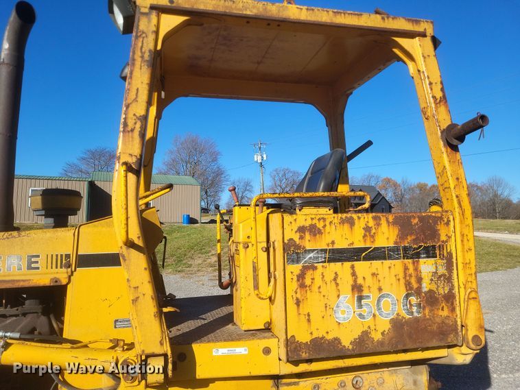 image for item MI9828 1989 John Deere 650G  dozer