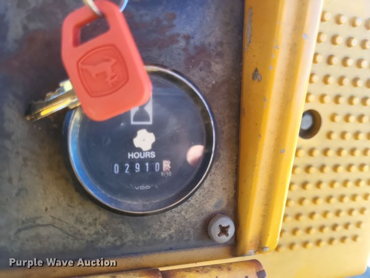 image for item MI9828 1989 John Deere 650G  dozer