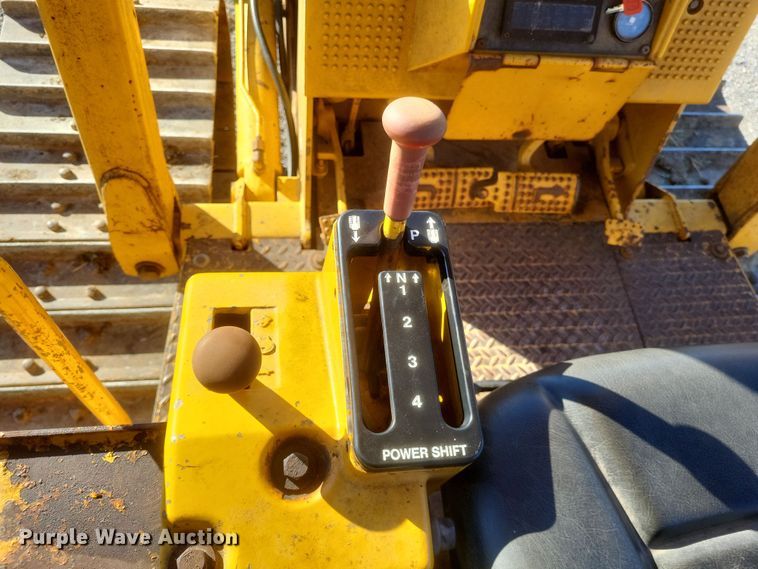 image for item MI9828 1989 John Deere 650G  dozer