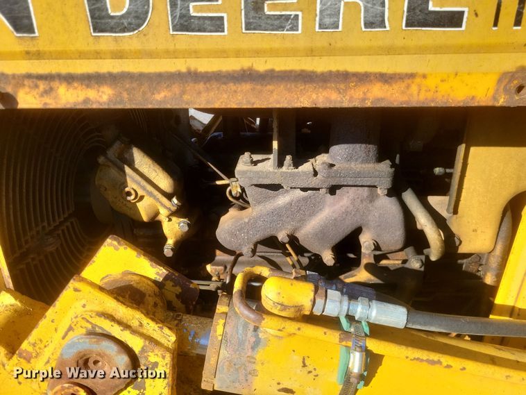 image for item MI9828 1989 John Deere 650G  dozer