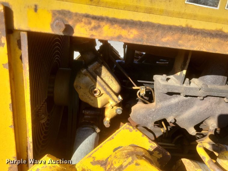 image for item MI9828 1989 John Deere 650G  dozer