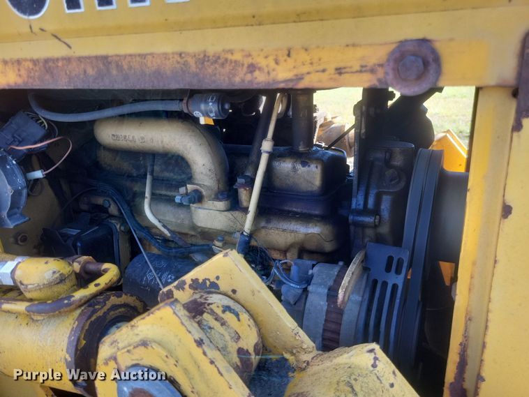 image for item MI9828 1989 John Deere 650G  dozer