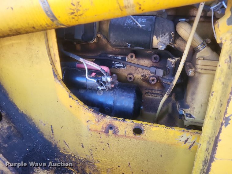 image for item MI9828 1989 John Deere 650G  dozer