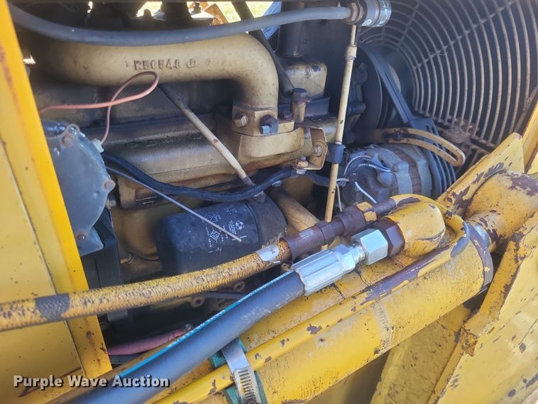 image for item MI9828 1989 John Deere 650G  dozer