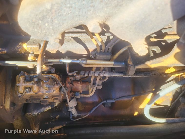 image for item MI9828 1989 John Deere 650G  dozer