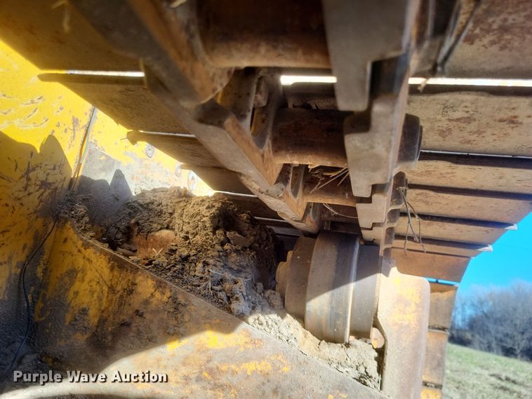 image for item MI9828 1989 John Deere 650G  dozer