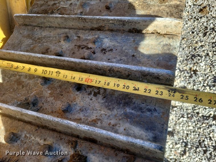 image for item MI9828 1989 John Deere 650G  dozer