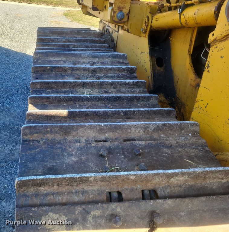 image for item MI9828 1989 John Deere 650G  dozer