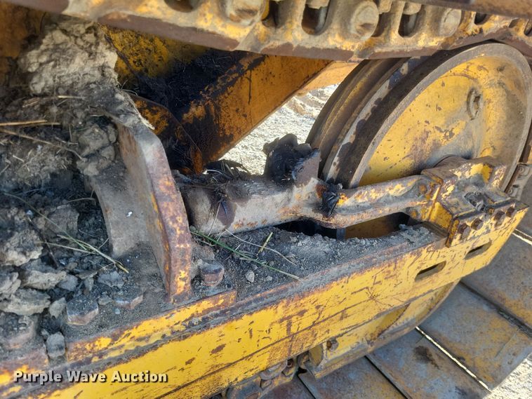 image for item MI9828 1989 John Deere 650G  dozer