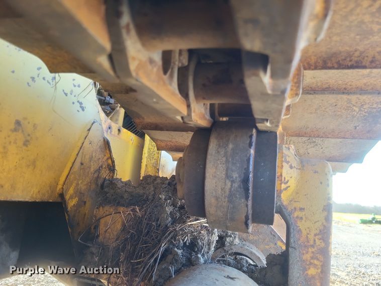 image for item MI9828 1989 John Deere 650G  dozer