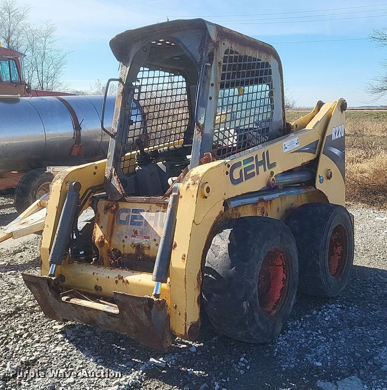 image for item MI9870 2013 Gehl R220  skid steer loader