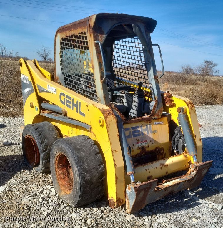 image for item MI9870 2013 Gehl R220  skid steer loader