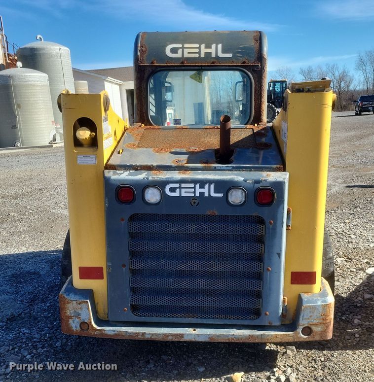 image for item MI9870 2013 Gehl R220  skid steer loader