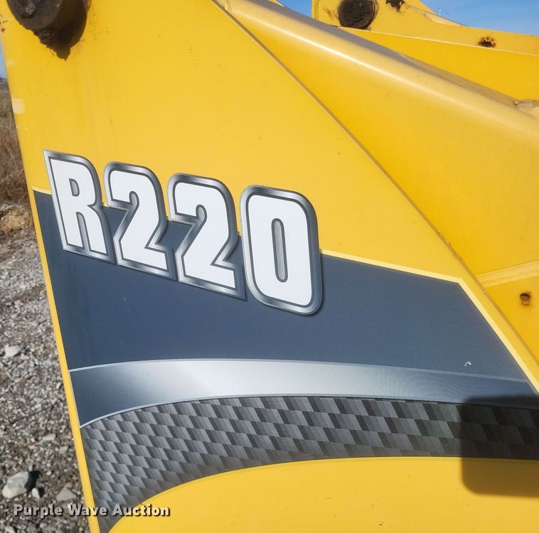 image for item MI9870 2013 Gehl R220  skid steer loader
