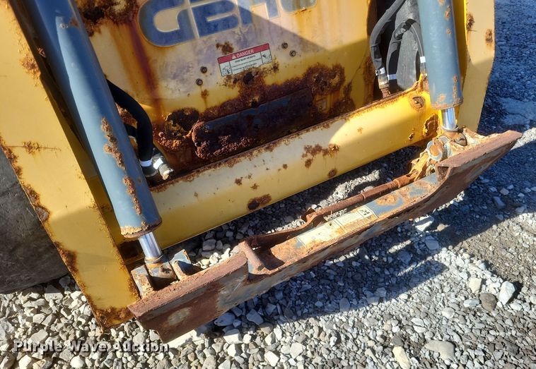 image for item MI9870 2013 Gehl R220  skid steer loader