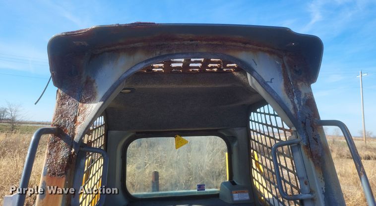 image for item MI9870 2013 Gehl R220  skid steer loader