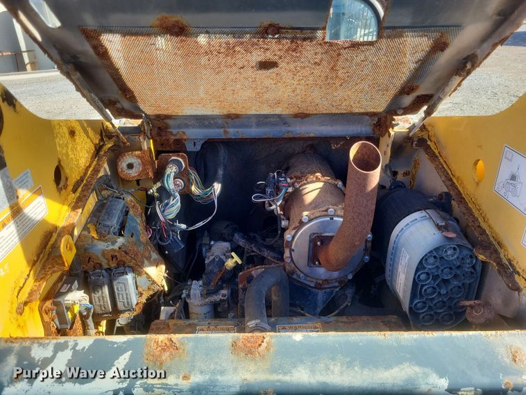 image for item MI9870 2013 Gehl R220  skid steer loader