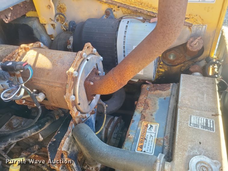 image for item MI9870 2013 Gehl R220  skid steer loader