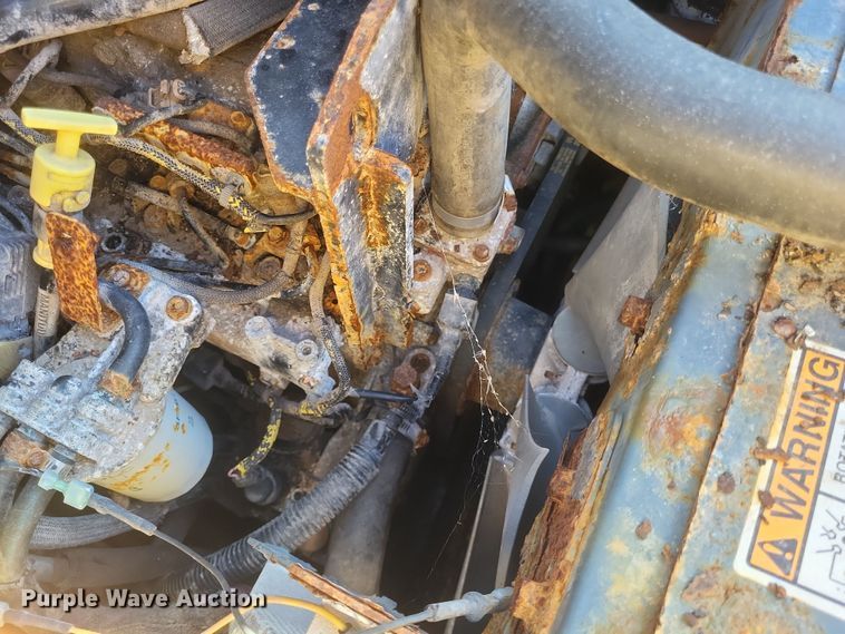 image for item MI9870 2013 Gehl R220  skid steer loader