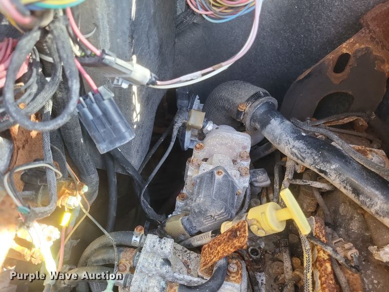 image for item MI9870 2013 Gehl R220  skid steer loader