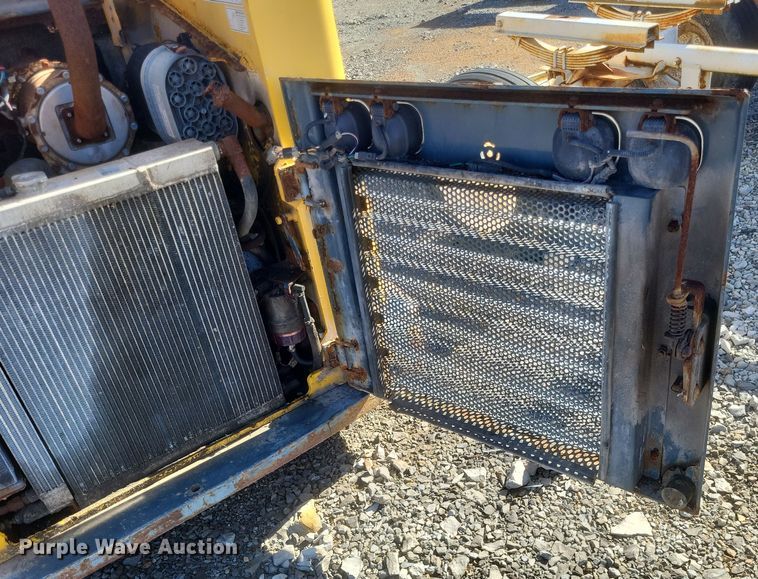 image for item MI9870 2013 Gehl R220  skid steer loader