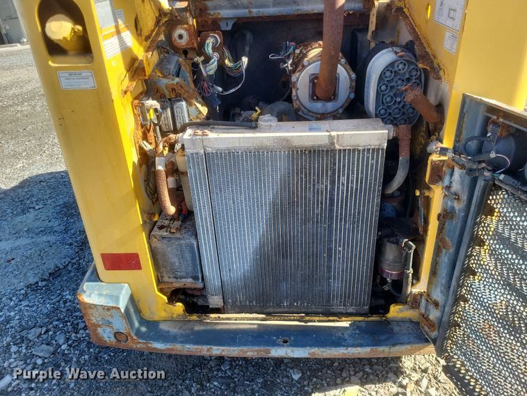 image for item MI9870 2013 Gehl R220  skid steer loader