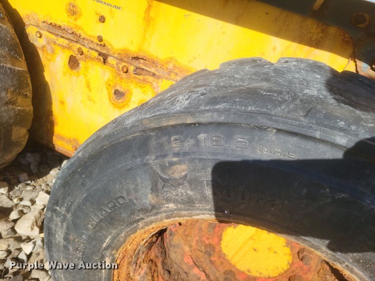 image for item MI9870 2013 Gehl R220  skid steer loader