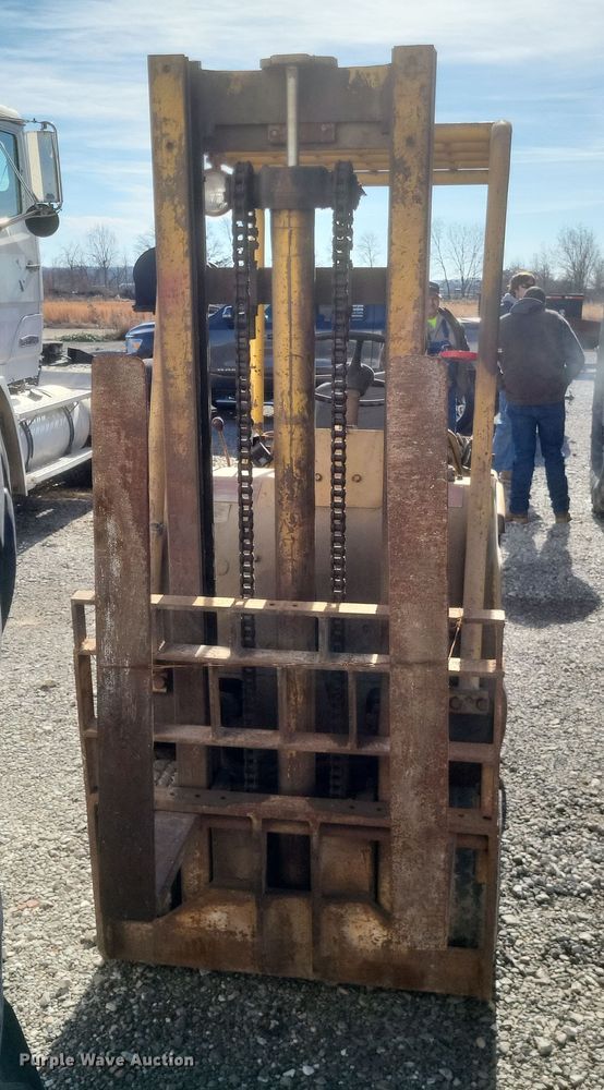 image for item MI9871 Caterpillar 422S  forklift