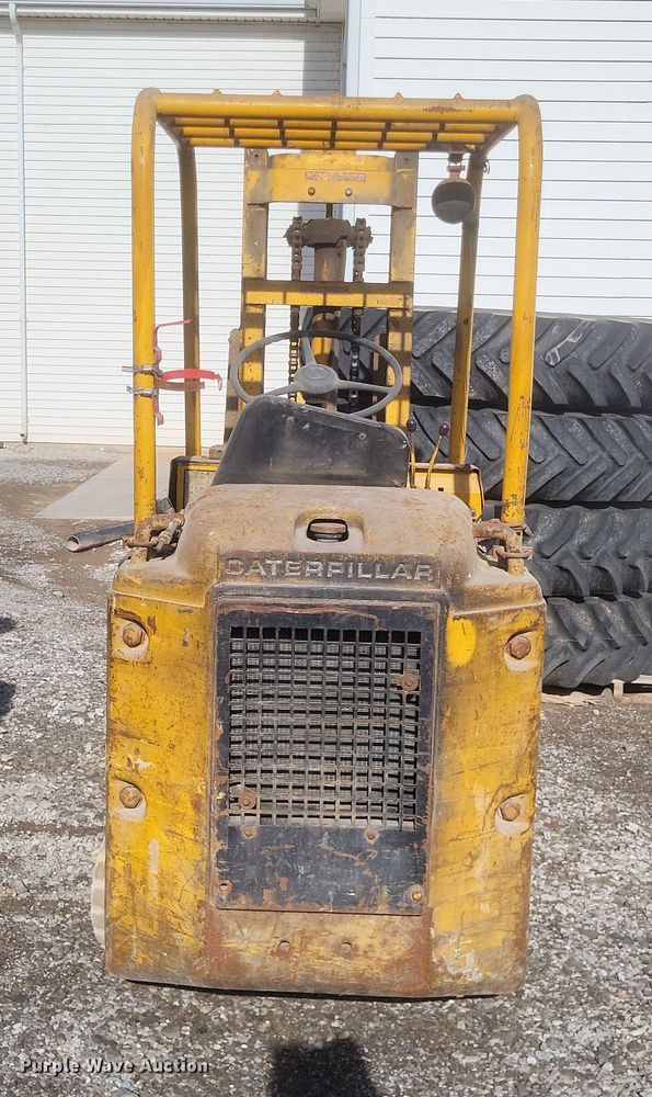 image for item MI9871 Caterpillar 422S  forklift