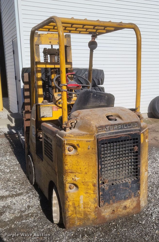 image for item MI9871 Caterpillar 422S  forklift