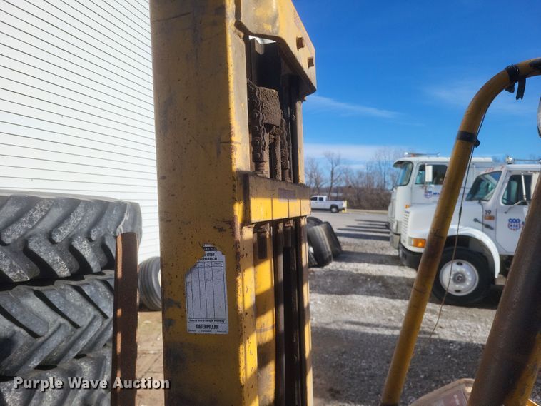 image for item MI9871 Caterpillar 422S  forklift