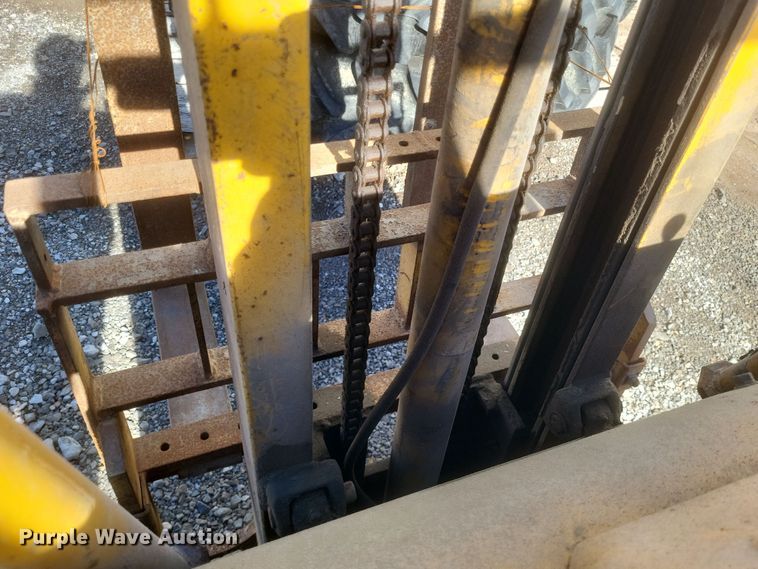 image for item MI9871 Caterpillar 422S  forklift