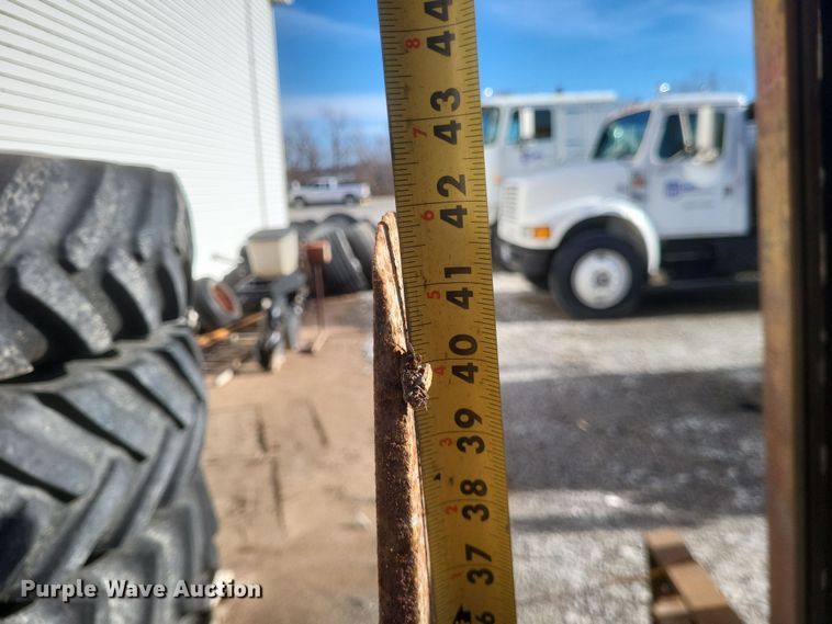 image for item MI9871 Caterpillar 422S  forklift