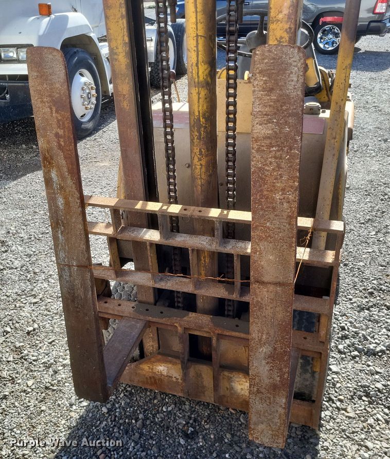 image for item MI9871 Caterpillar 422S  forklift