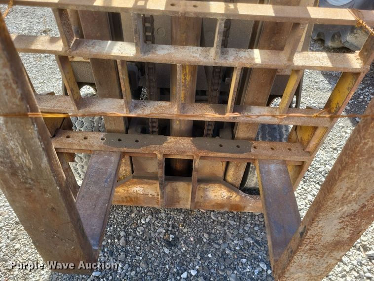 image for item MI9871 Caterpillar 422S  forklift