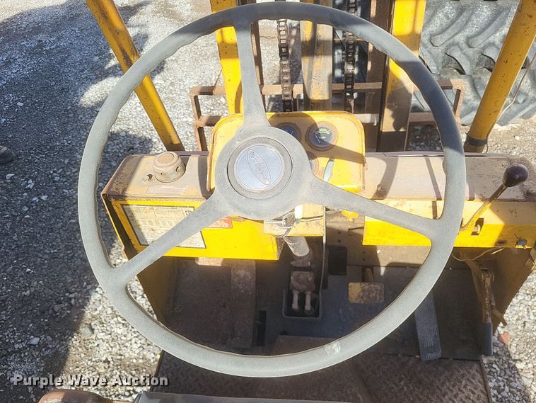 image for item MI9871 Caterpillar 422S  forklift