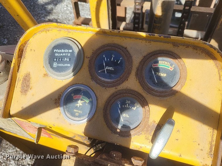 image for item MI9871 Caterpillar 422S  forklift