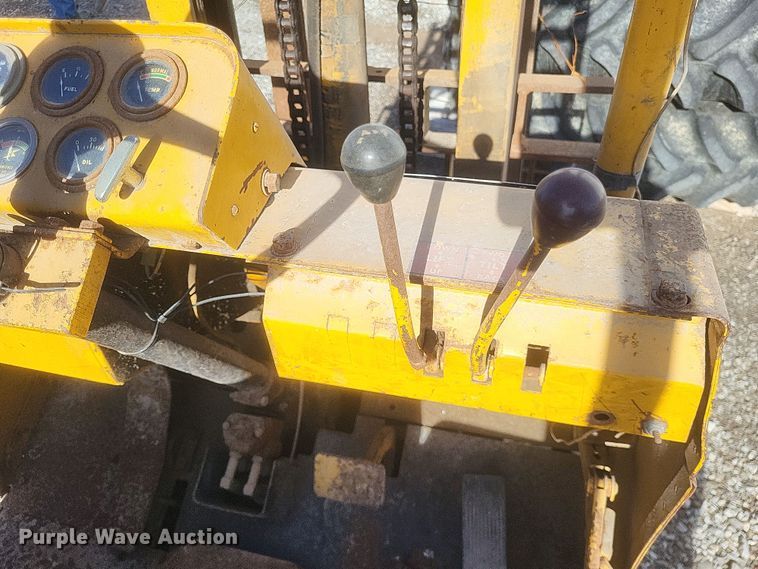 image for item MI9871 Caterpillar 422S  forklift