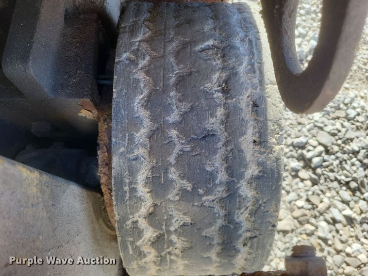 image for item MI9871 Caterpillar 422S  forklift