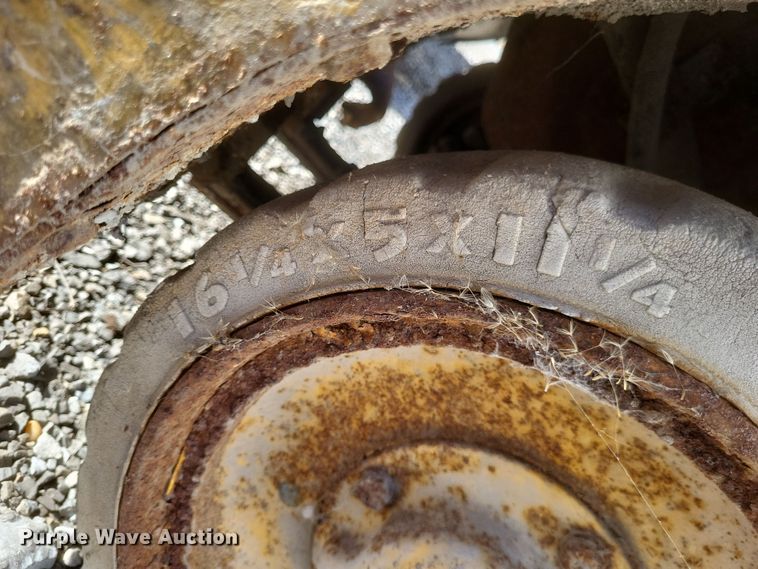 image for item MI9871 Caterpillar 422S  forklift