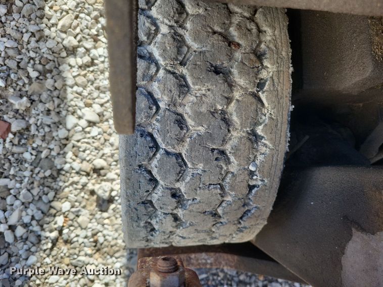 image for item MI9871 Caterpillar 422S  forklift