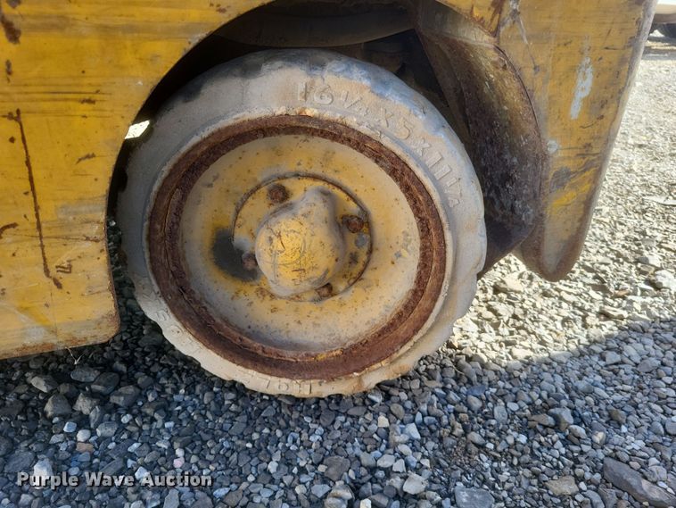 image for item MI9871 Caterpillar 422S  forklift