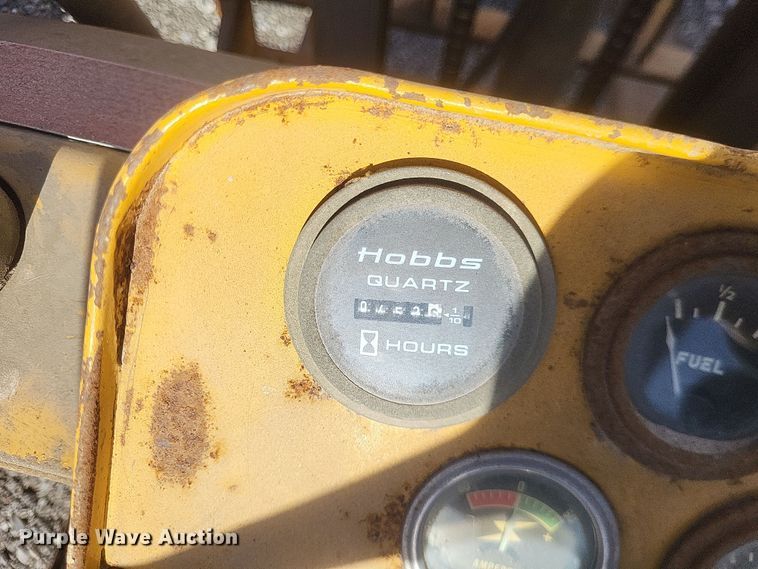 image for item MI9871 Caterpillar 422S  forklift