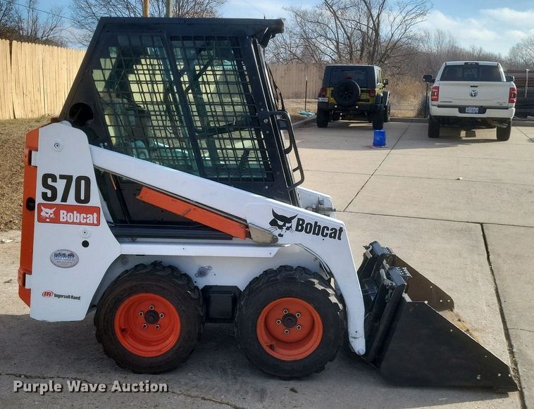 image for item MI9878 2016 Bobcat S70  skid steer loader