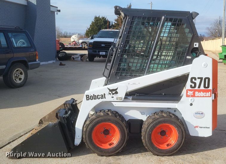 image for item MI9878 2016 Bobcat S70  skid steer loader