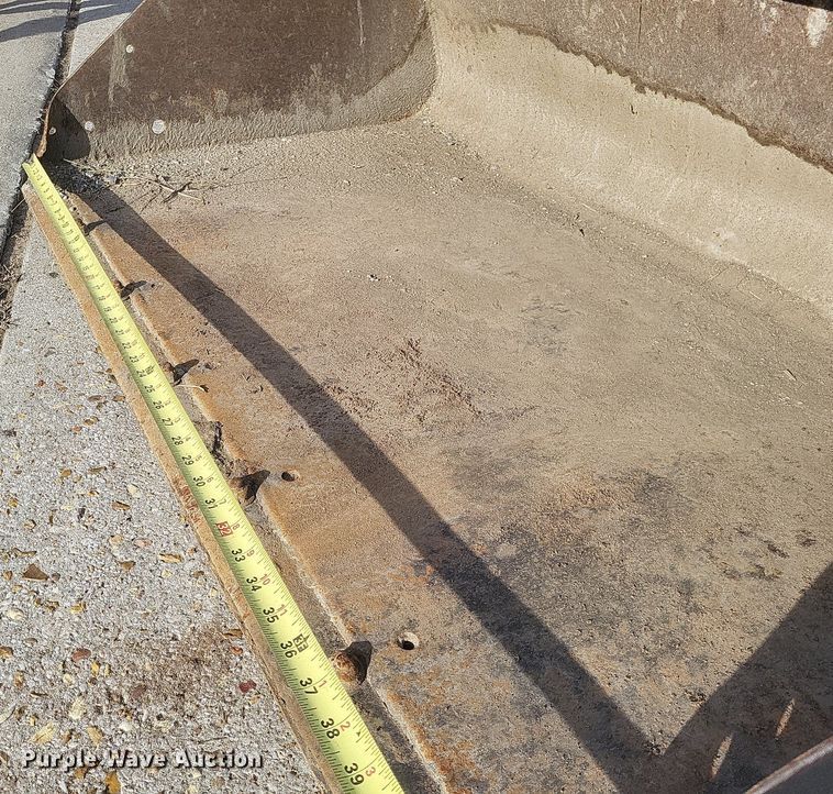 image for item MI9878 2016 Bobcat S70  skid steer loader