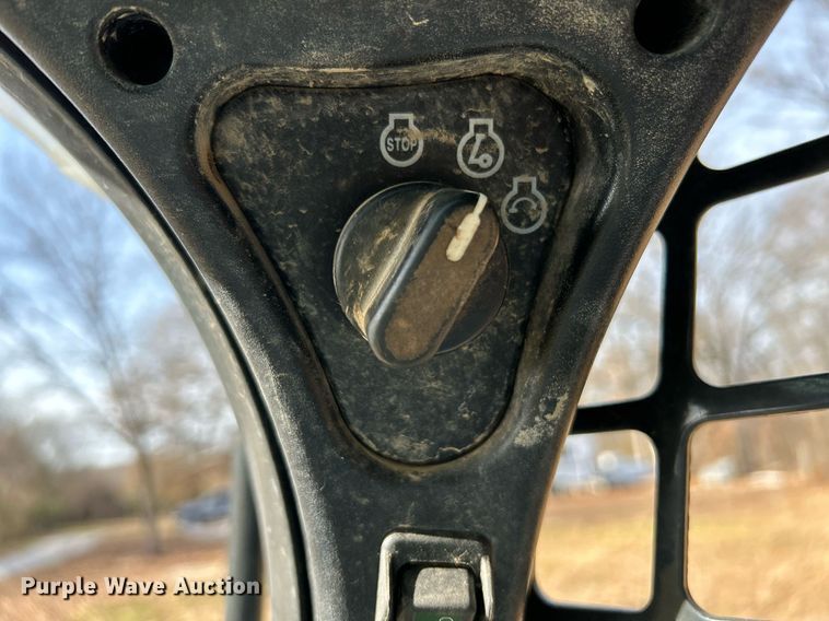 image for item NE9654 2016 Bobcat T630  tracked skid steer loader