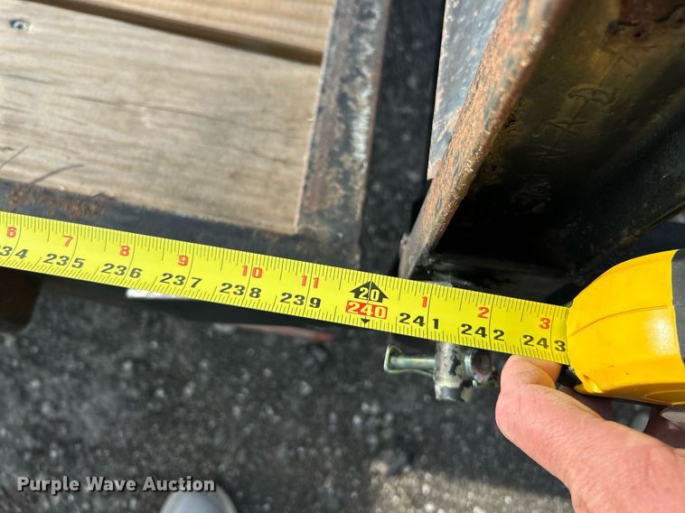 image for item NE9656 2001 Trailerman CST7182S14  equipment trailer