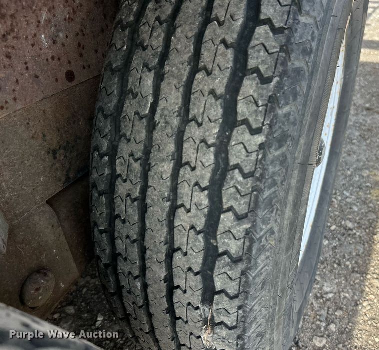 image for item NE9656 2001 Trailerman CST7182S14  equipment trailer