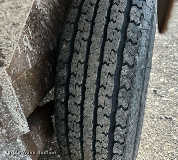 image for item NE9656 2001 Trailerman CST7182S14  equipment trailer